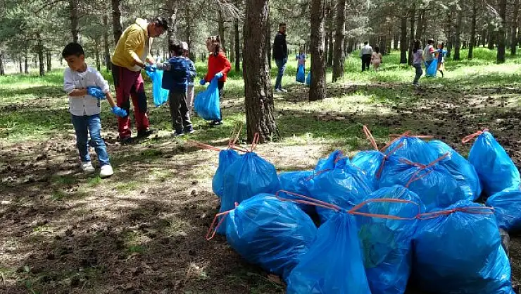 Erzurum'da miniklerden çevre temizliği
