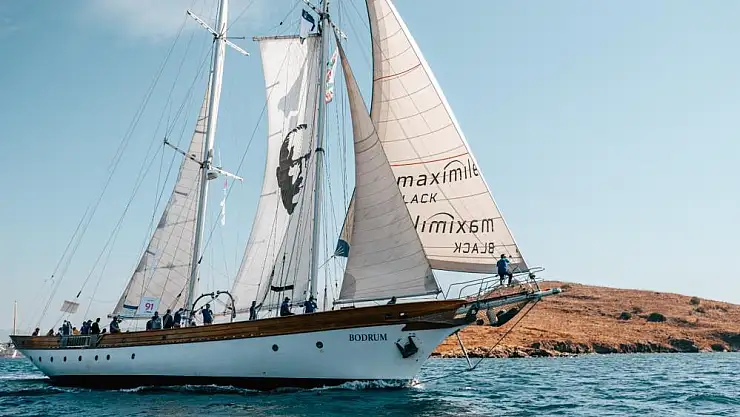 Cumhuriyet'in ilk okul gemisi törenle uğurlandı