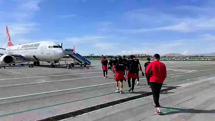 Vanspor kafilesi uçakla Elazığ'a gitti