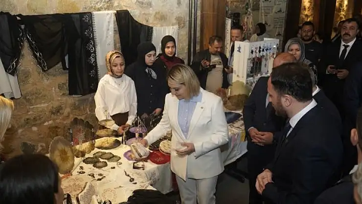 Atık malzemelerden sanat eserleri