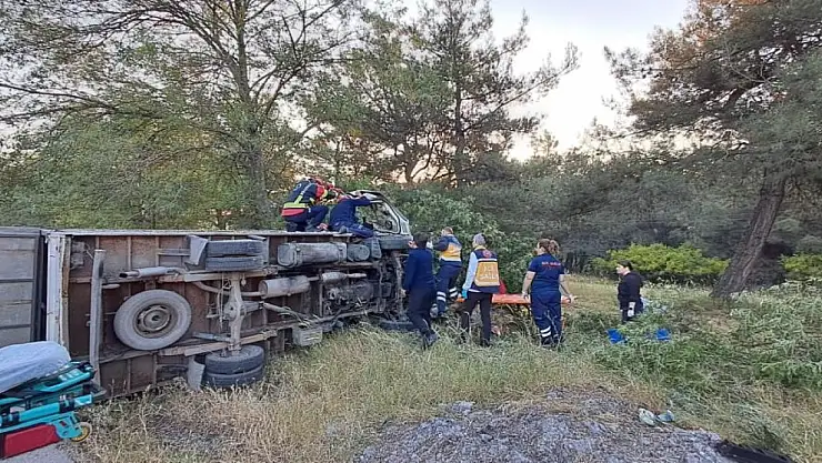 Kamyonet kaza sonucu ters döndü