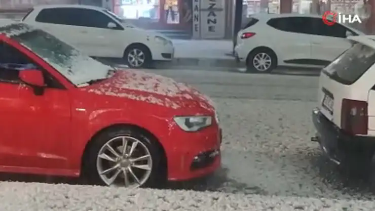 Dolu yağışı hayatı felç etti