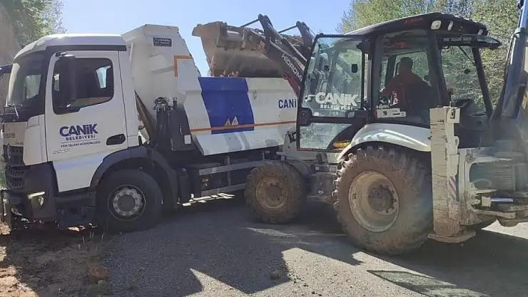 KIRSAL MAHALLELERDE YOL ÇALIŞMASI DEVAM EDİYOR