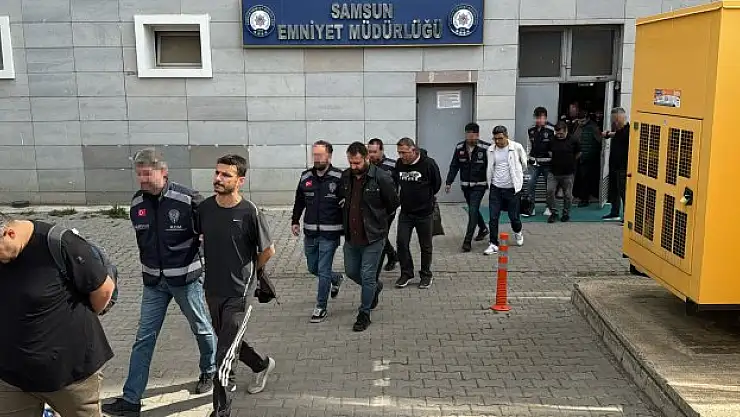 FETÖ soruşturmasında yakalanan 14 zanlı adliyede