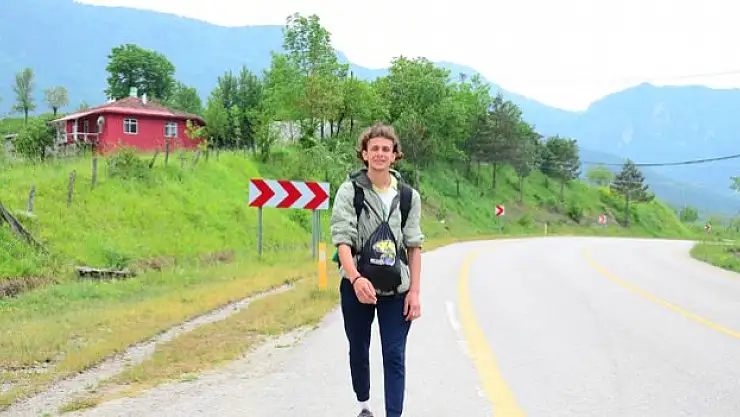 Yürüyerek Türkiye'yi Gezmeyi Hedefliyor