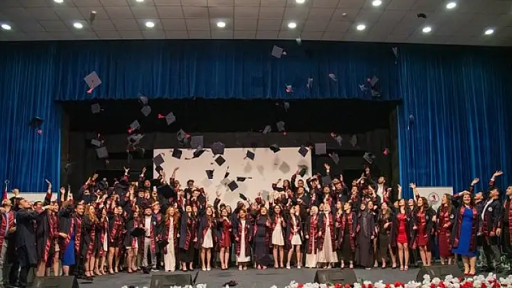 OMÜ Mezuniyet Coşkusunu Veterinerlik Fakültesiyle Başlattı