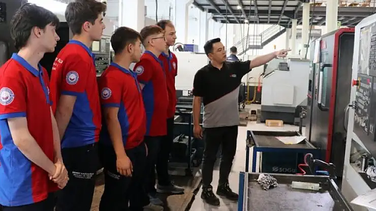 Öğrenciler, uygulamalı eğitim görüyor