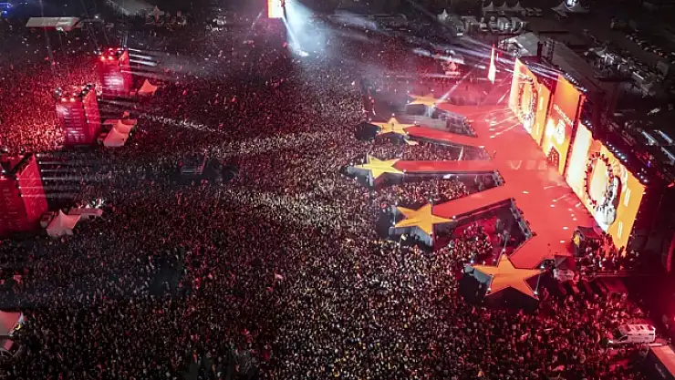 Galatasaray'da tam 14 futbolcu ayrılıyor