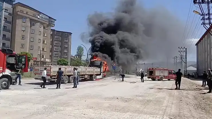 Maden yüklü tır alev topuna döndü
