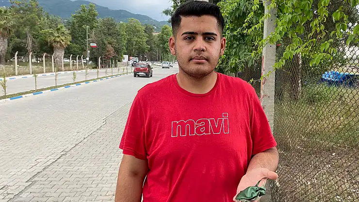 Yerde bulduğu 40 bin TL'lik altını sahibine teslim etti