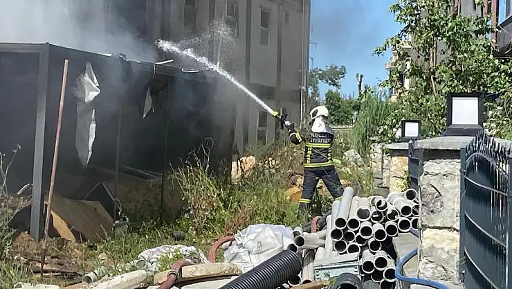 Şantiye deposunda yangın paniği