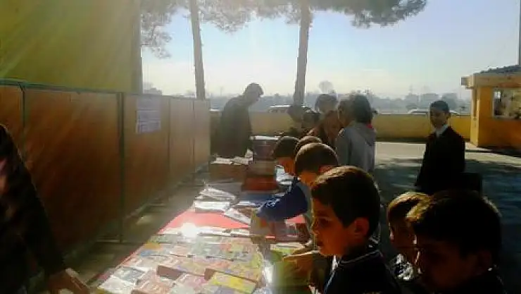Değirmenbaşı İlköğretim Okulu'nda Kitap Fuarı