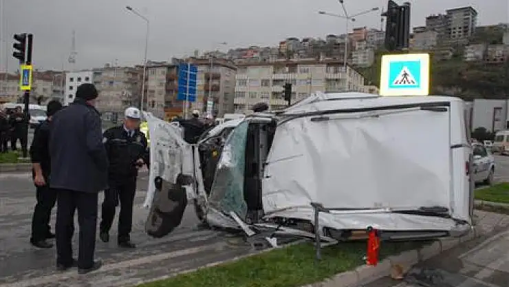 Samsun'da Kamyenet Takla Attı: 1 Yaralı