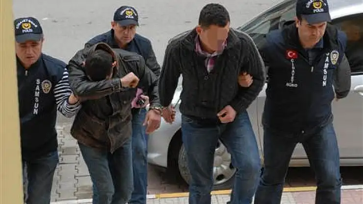 Silahlı saldırganlar adliyede