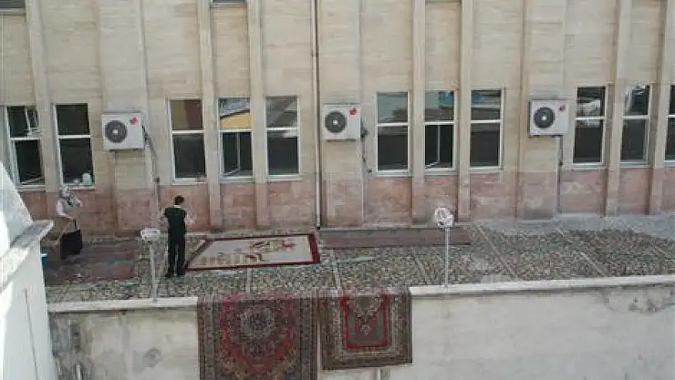 Camilerde 'Kutlu Doğum VE Bahar' Temizliği