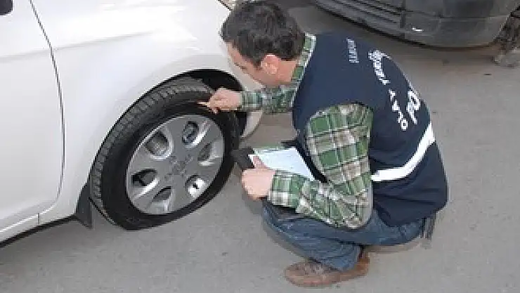 Park Halindeki Araçların Lastikleri Kesildi