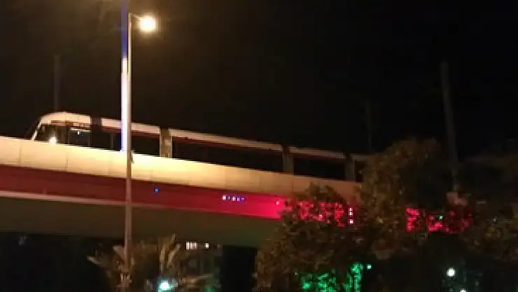 Elektrik Kesintisinde Trenler Üst Geçitte Mahsur Kaldı