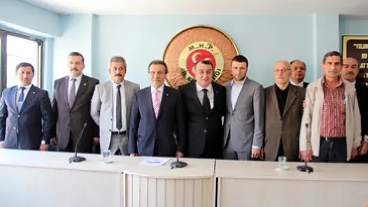 Hasan Arslan partililerle bir araya geldi