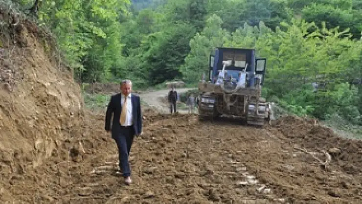 Ayvacık'ta yol açma ve genişletme çalışmaları