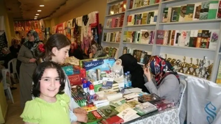 GülDer, Uzun Çarşı da  Kermes açtı