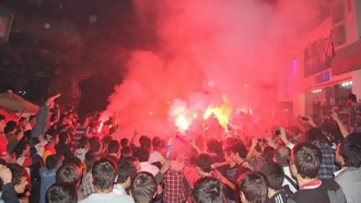 Taraftar kutlamalara engel oldu