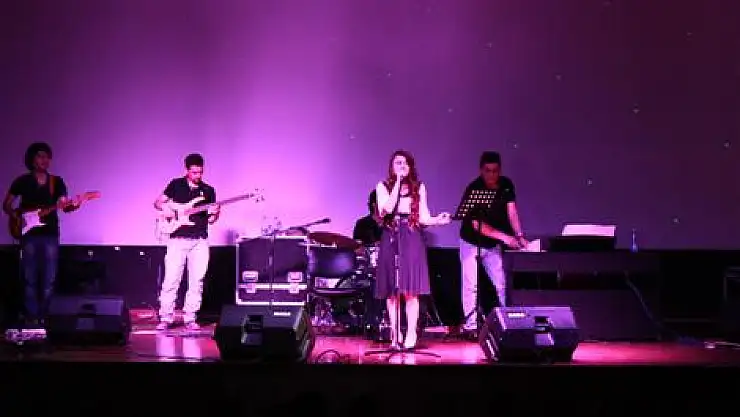 Halk Eğitim Konseri Gençleri Coşturdu