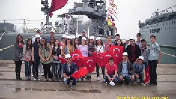 Ticaret Meslek Lisesi öğrencilerinden 19 Mayıs Çıkarması