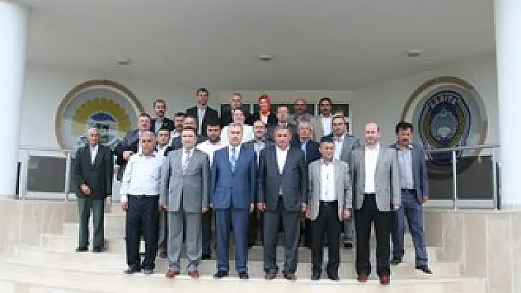 Sulama ve raylı sistem müjdesi Demir'den…