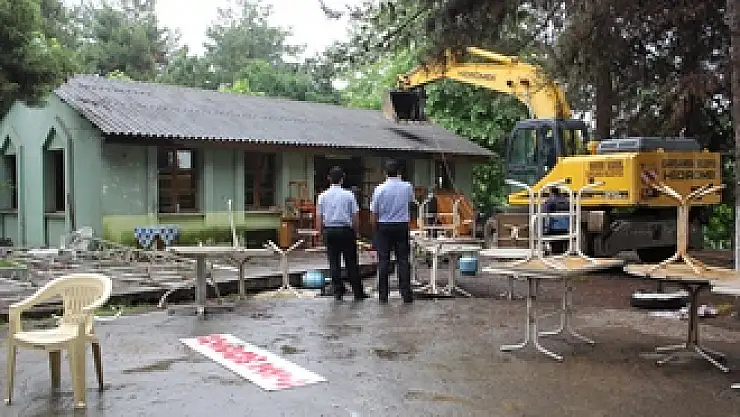 Gazi Parkı Yıkılıyor