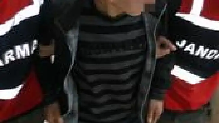 Tüfekle akrabasını vurdu