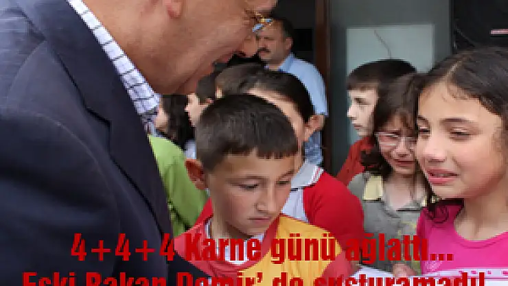 4+4+4 Gözyaşlarına boğdu