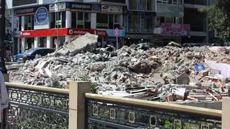 Gazi Parkı yıkıldı