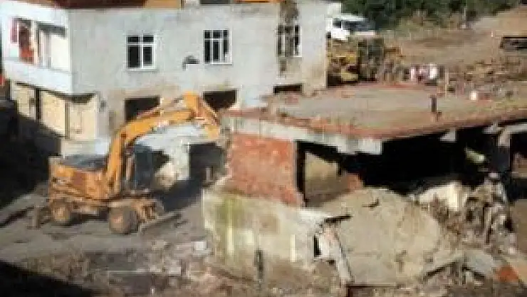 Yıkıma Başlanıldı