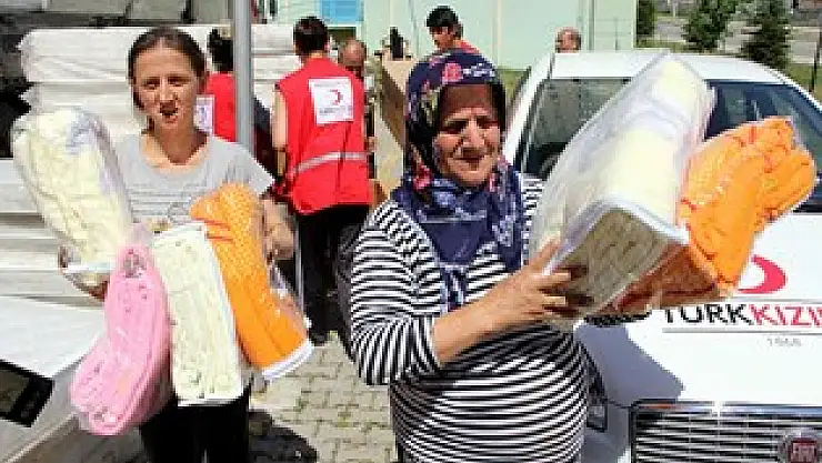 Kızılay'dan sel mağdurlarına yardım 