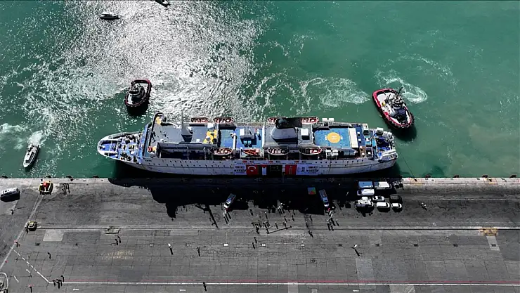 17. 'İyilik Gemisi' Mersin Limanı'ndan uğurlandı