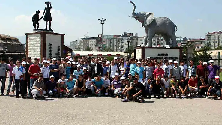 100 BİN GENÇ SEYYAH GİBİ TÜRKİYE'Yİ GEZİYOR