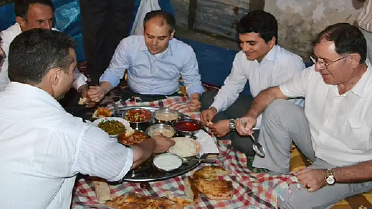 Köyümüze ilk defa bir vekil geldi