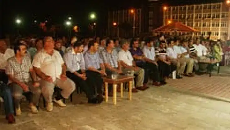 Kur'an ziyafetini 5 bin kişi dinledi