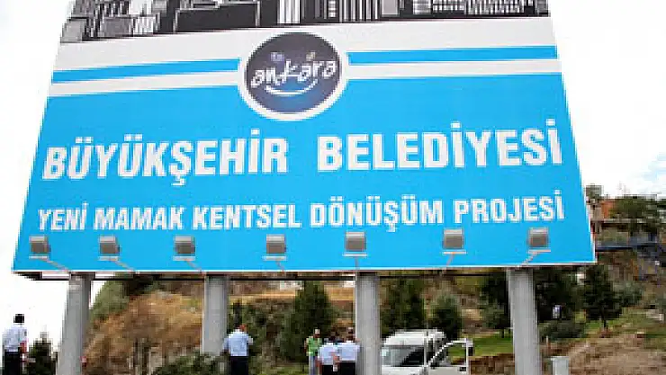 Otomobil Dev Tabelaya çarptı: 2 yaralı