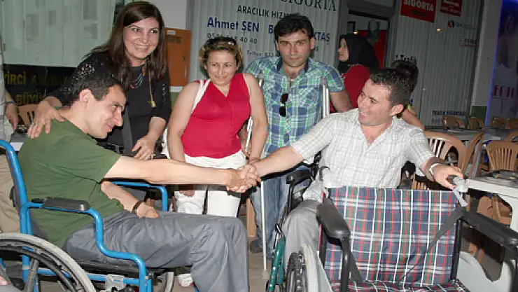 Kapak yine sevindirdi!...