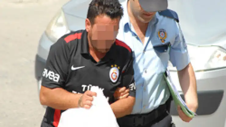 Zorla öpmeye gözaltı