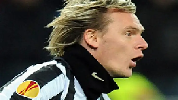 4 yıllık imzayı attı