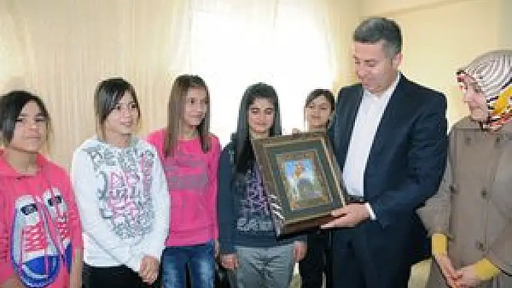 Öztürk yuvaları gezdi