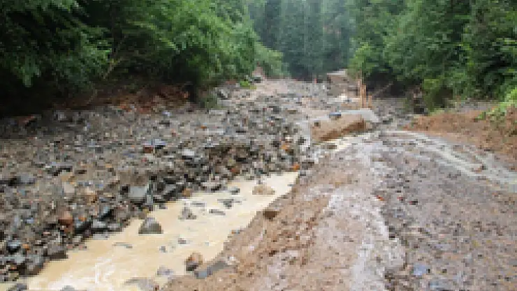 Elmaçukuru'nda 4 Mahalleye Ulaşılamıyor 