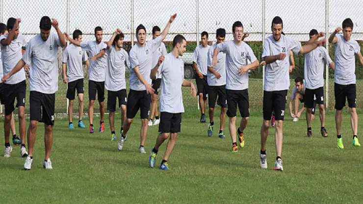 Çarşambaspor sahaya indi