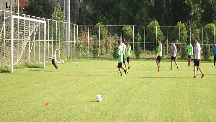 Çarşambaspor'da kamp kıran kırana sürüyor