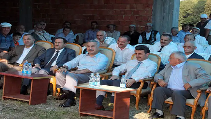 Bir tuğla da siz koyun