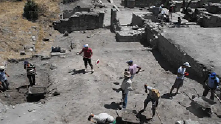 Kazı Ekibi Araziden Döndü