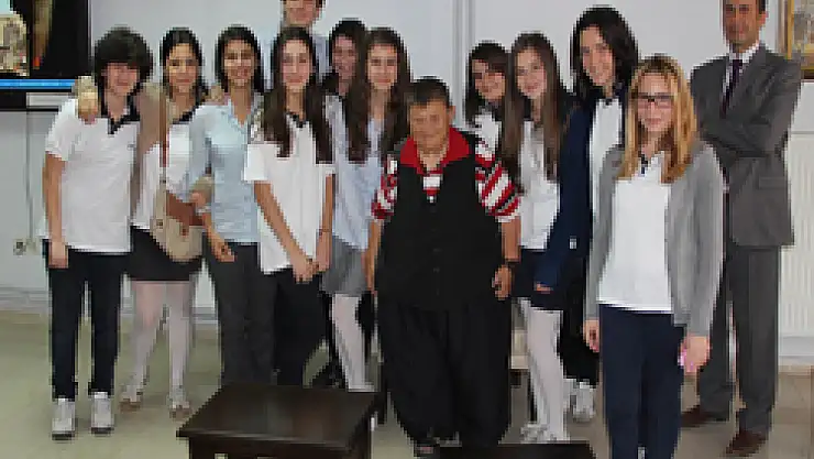 Öğrencilerden Huzurevine anlamlı ziyaret