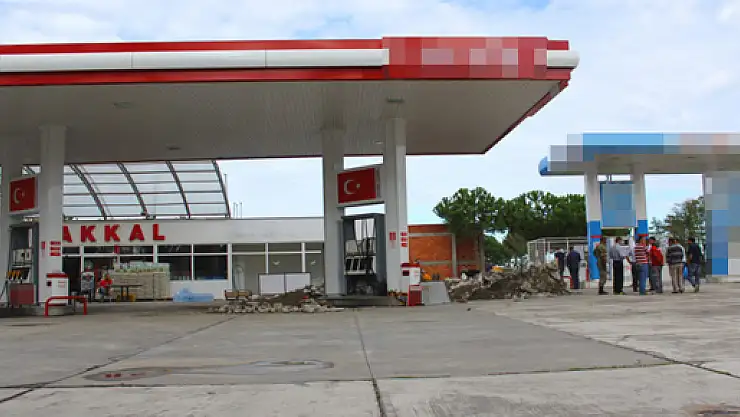 Akaryakıt istasyonunu kazdılar